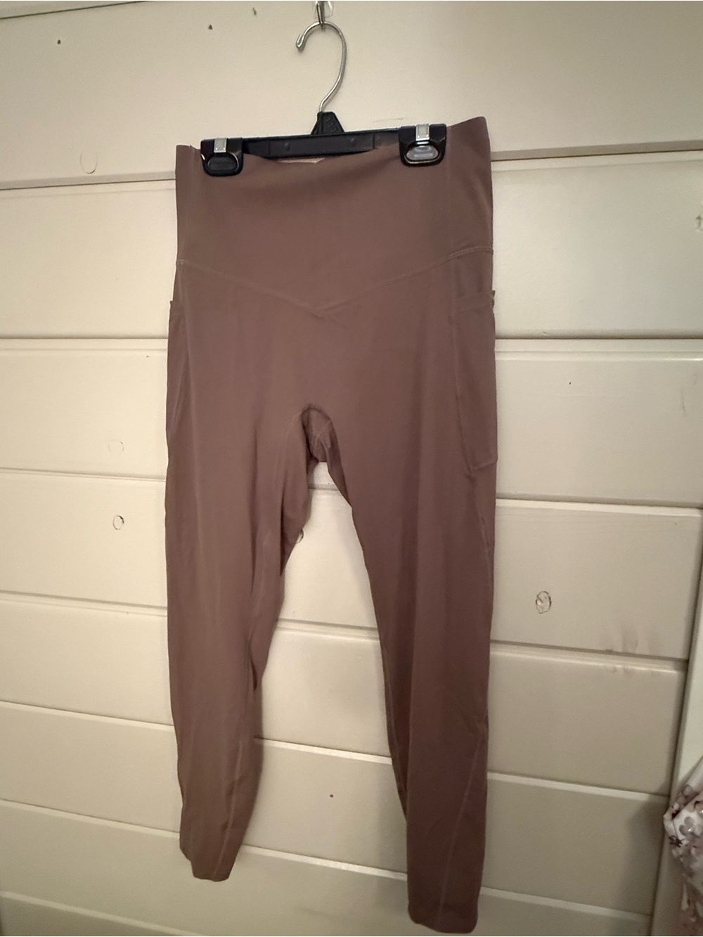 HALARA Sculpting High-Waist Leggings in Taupe